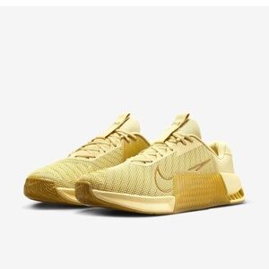 Nike Metcon 9 Men's Workout Shoes (DZ2617-700, Saturn Gold/Bronzine)  Nike Metc